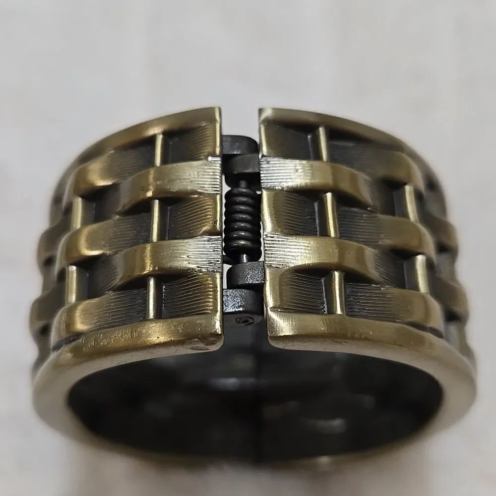 Retro Cuff Bracelet - Picture 6 of 6